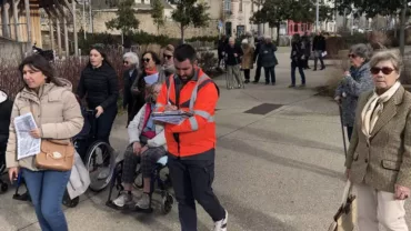 Déambulation organisée avec les seniors redonnais pour déterminer l'emplacement des bancs du centre-ville.